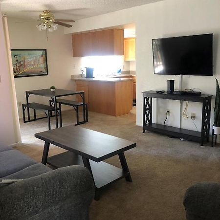 Whispering Meadows Apartments ベーカーズフィールド エクステリア 写真