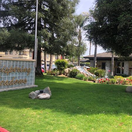 Whispering Meadows Apartments ベーカーズフィールド エクステリア 写真