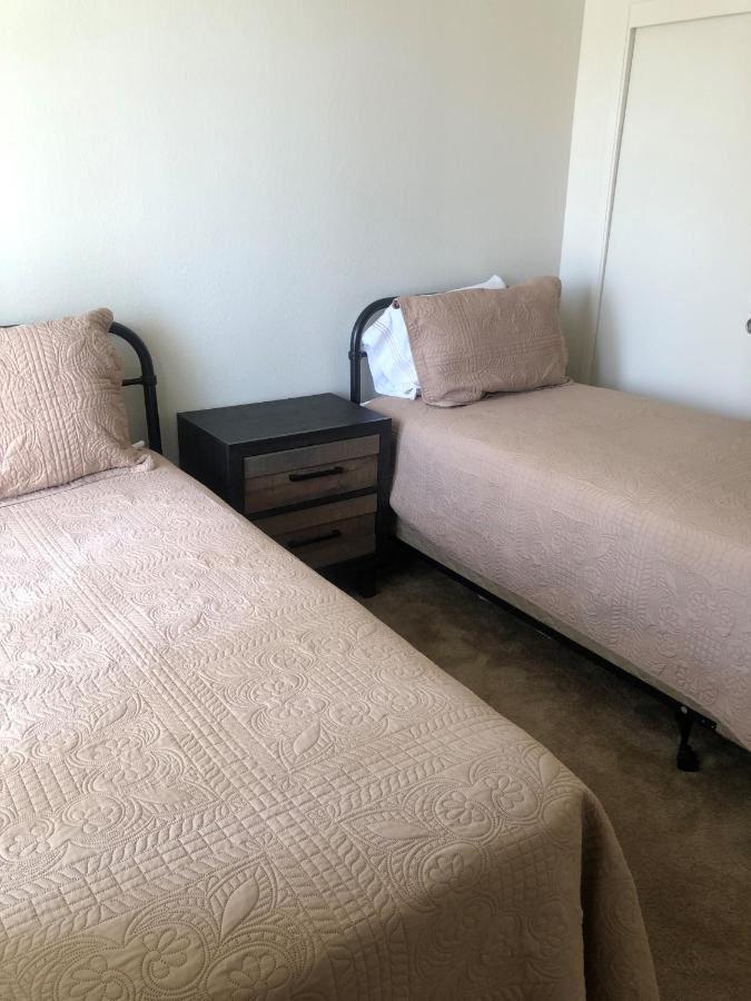 Whispering Meadows Apartments ベーカーズフィールド エクステリア 写真
