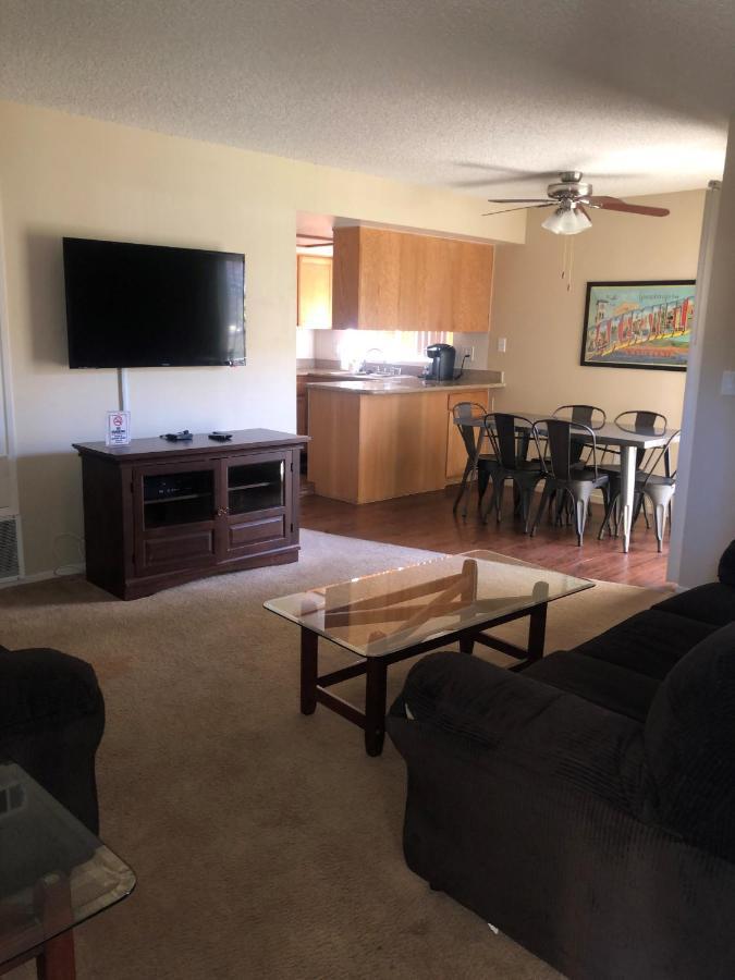 Whispering Meadows Apartments ベーカーズフィールド エクステリア 写真