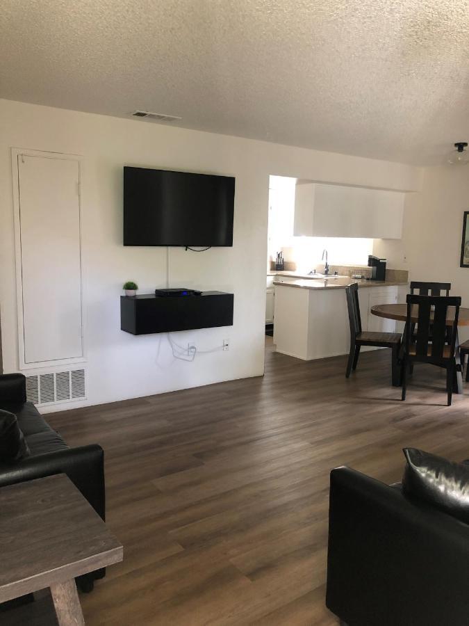 Whispering Meadows Apartments ベーカーズフィールド エクステリア 写真