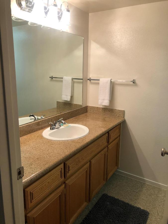 Whispering Meadows Apartments ベーカーズフィールド エクステリア 写真