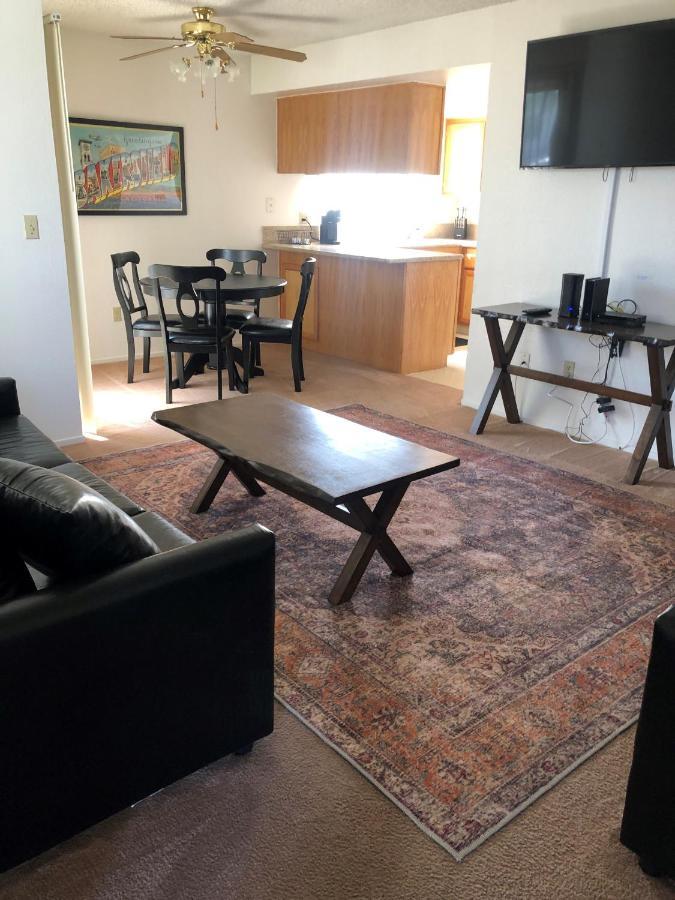 Whispering Meadows Apartments ベーカーズフィールド エクステリア 写真