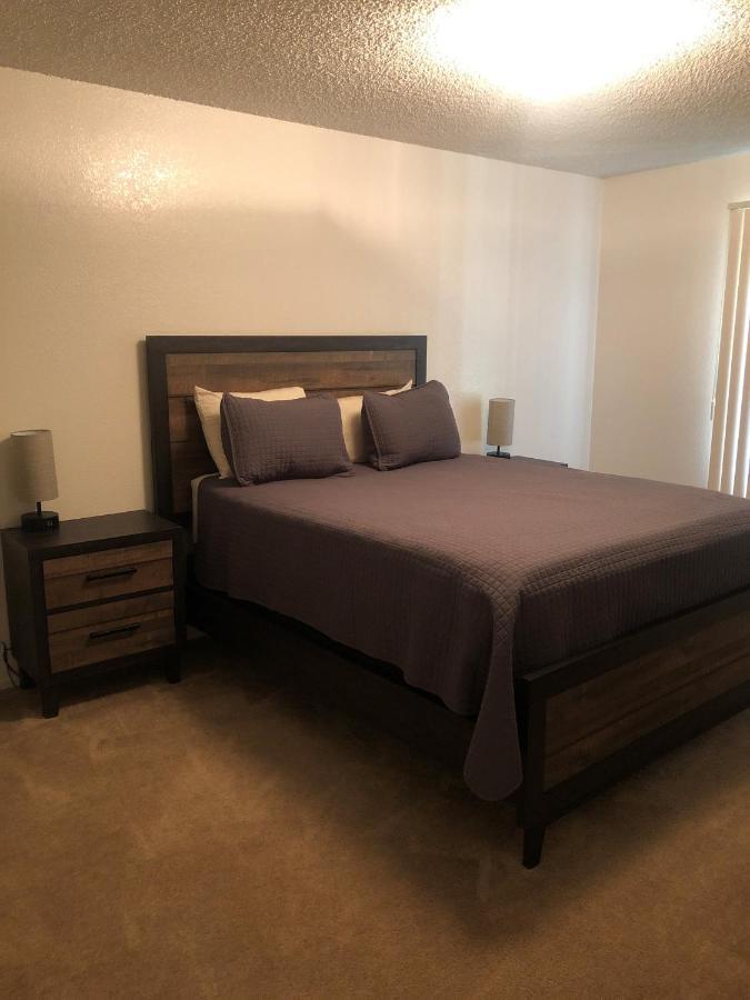 Whispering Meadows Apartments ベーカーズフィールド エクステリア 写真
