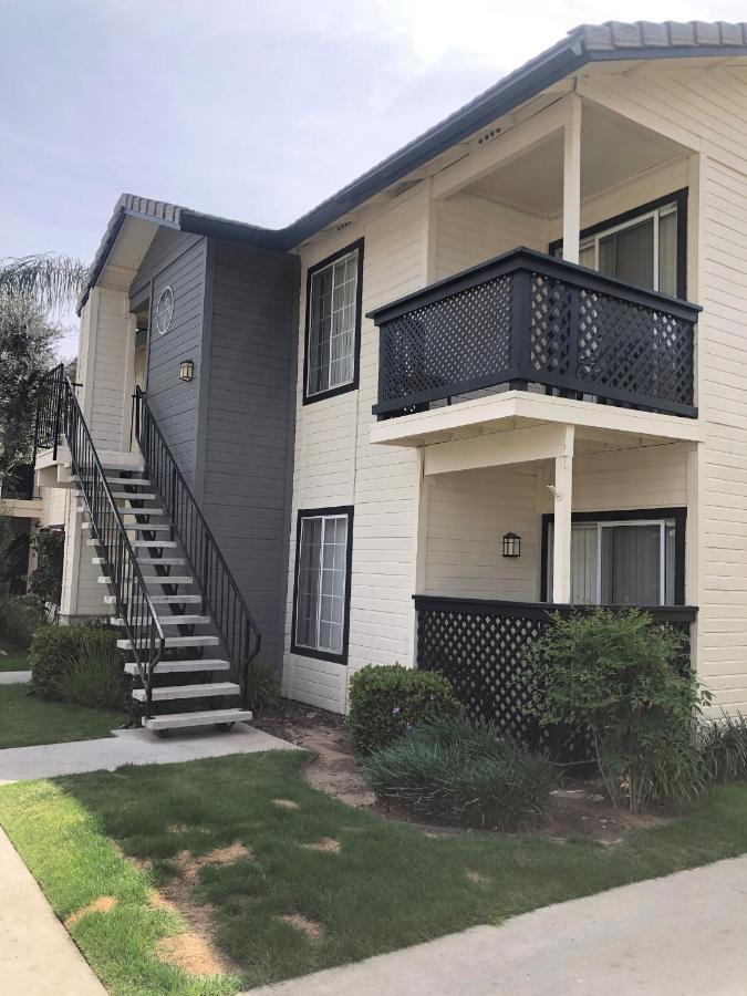 Whispering Meadows Apartments ベーカーズフィールド エクステリア 写真