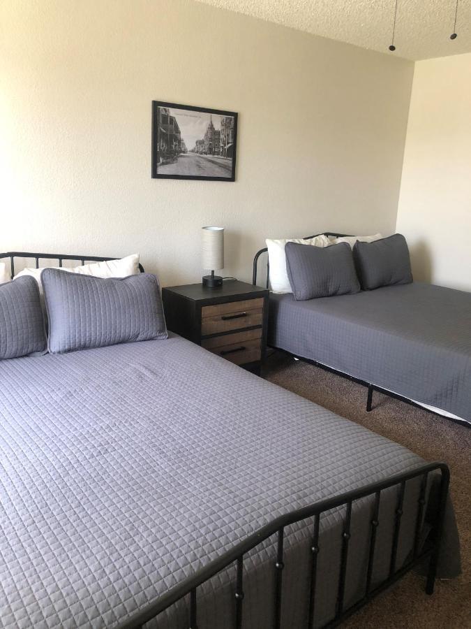 Whispering Meadows Apartments ベーカーズフィールド エクステリア 写真