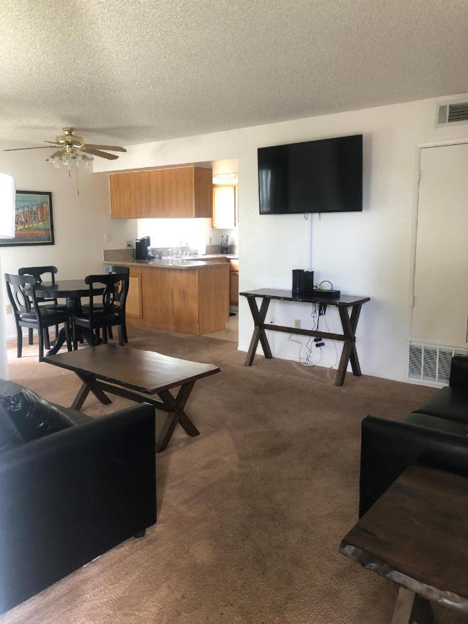 Whispering Meadows Apartments ベーカーズフィールド エクステリア 写真