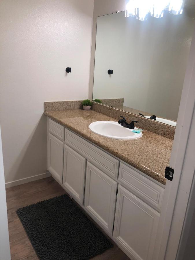 Whispering Meadows Apartments ベーカーズフィールド エクステリア 写真