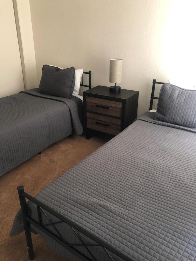 Whispering Meadows Apartments ベーカーズフィールド エクステリア 写真