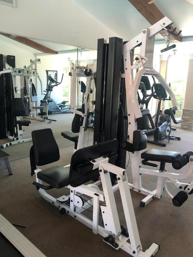Whispering Meadows Apartments ベーカーズフィールド エクステリア 写真