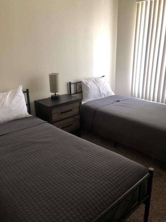 Whispering Meadows Apartments ベーカーズフィールド エクステリア 写真