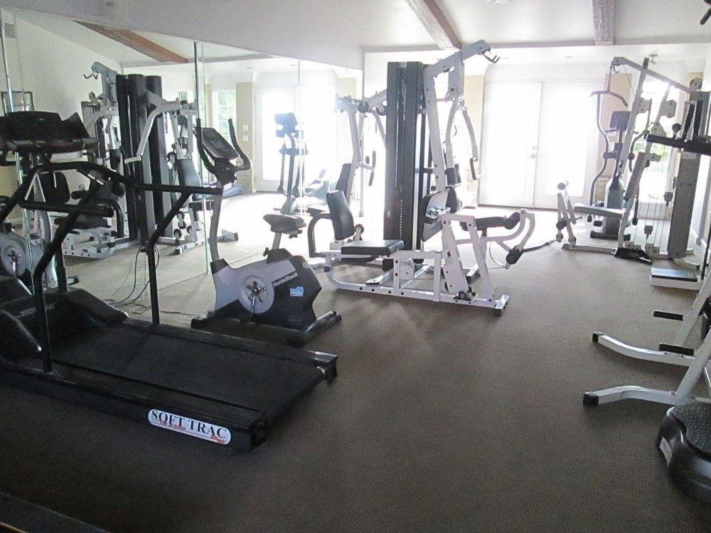 Whispering Meadows Apartments ベーカーズフィールド エクステリア 写真