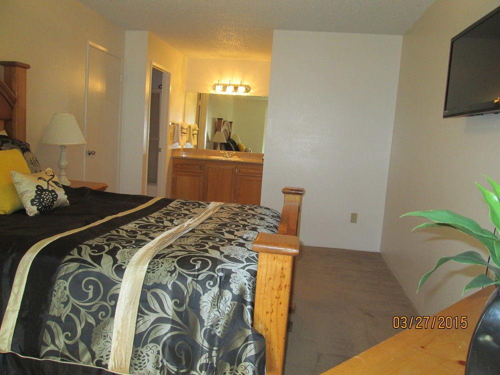Whispering Meadows Apartments ベーカーズフィールド エクステリア 写真