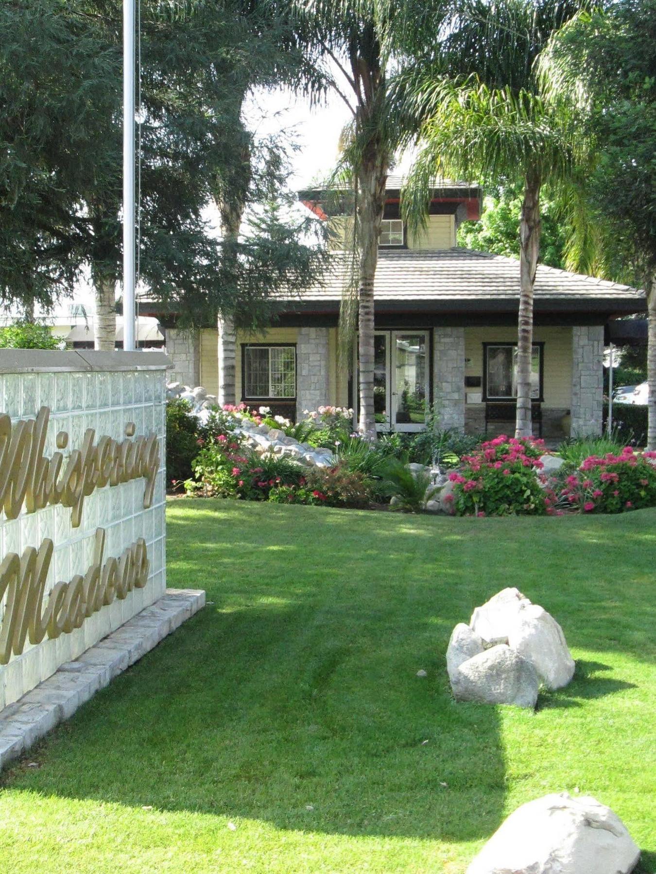 Whispering Meadows Apartments ベーカーズフィールド エクステリア 写真