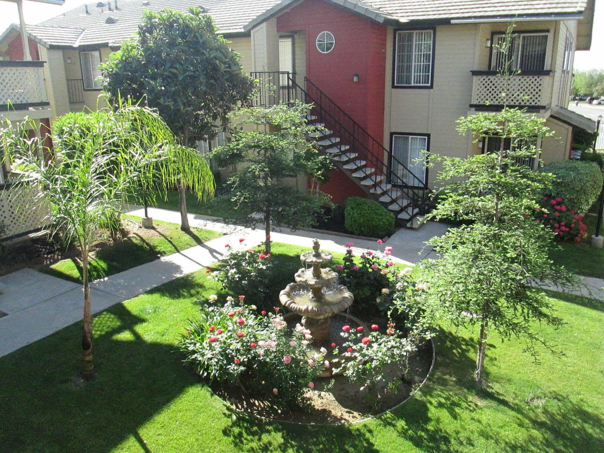 Whispering Meadows Apartments ベーカーズフィールド エクステリア 写真