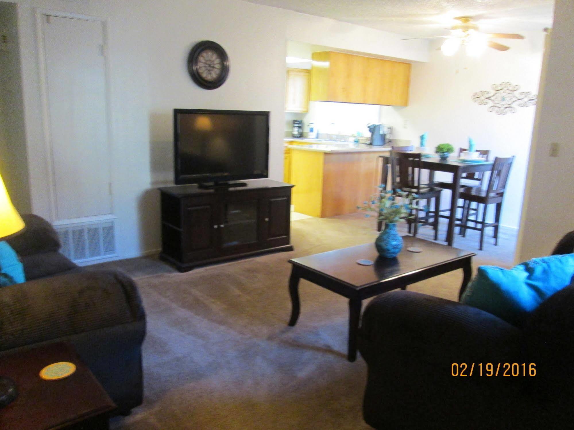 Whispering Meadows Apartments ベーカーズフィールド エクステリア 写真