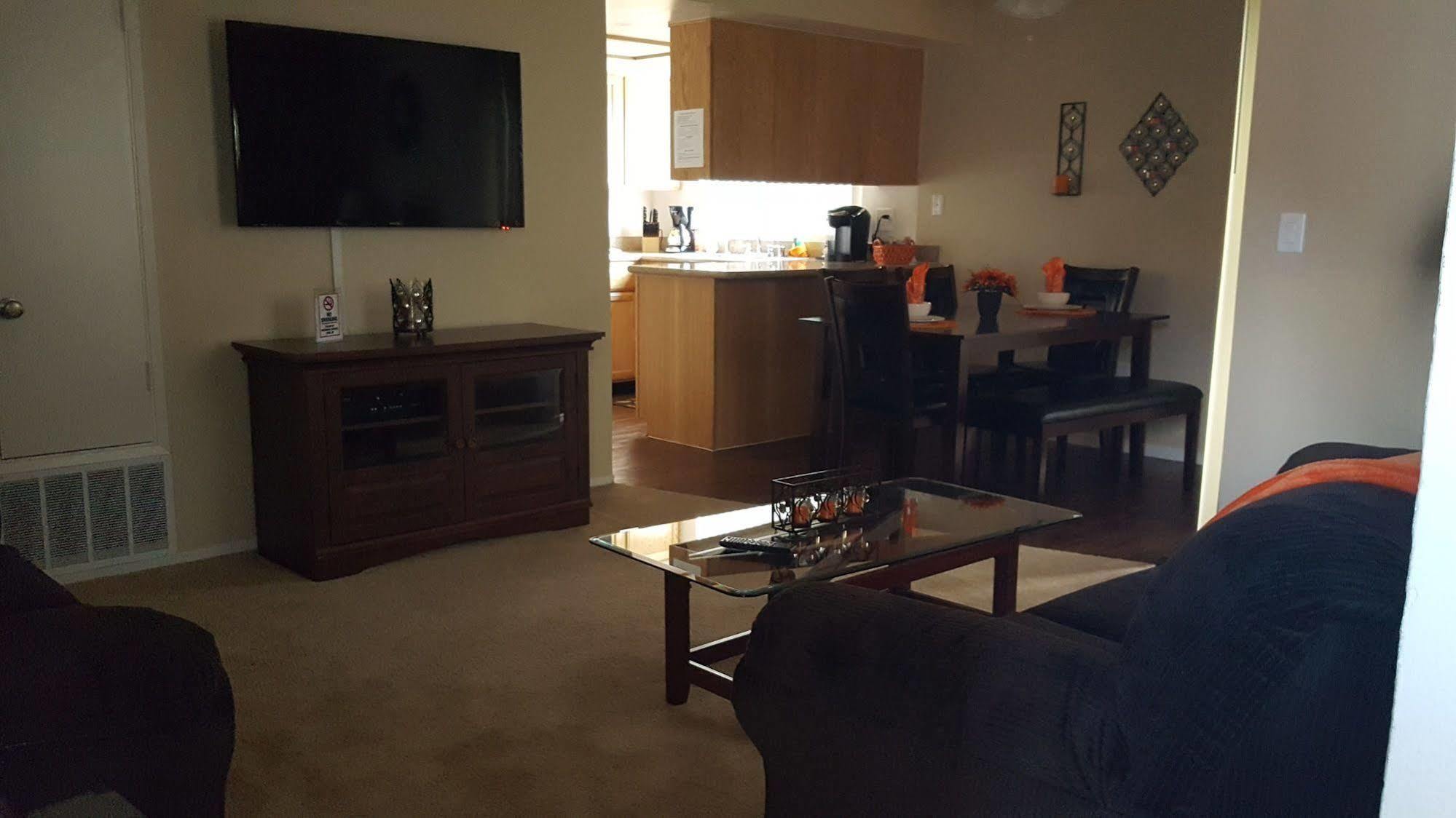 Whispering Meadows Apartments ベーカーズフィールド エクステリア 写真