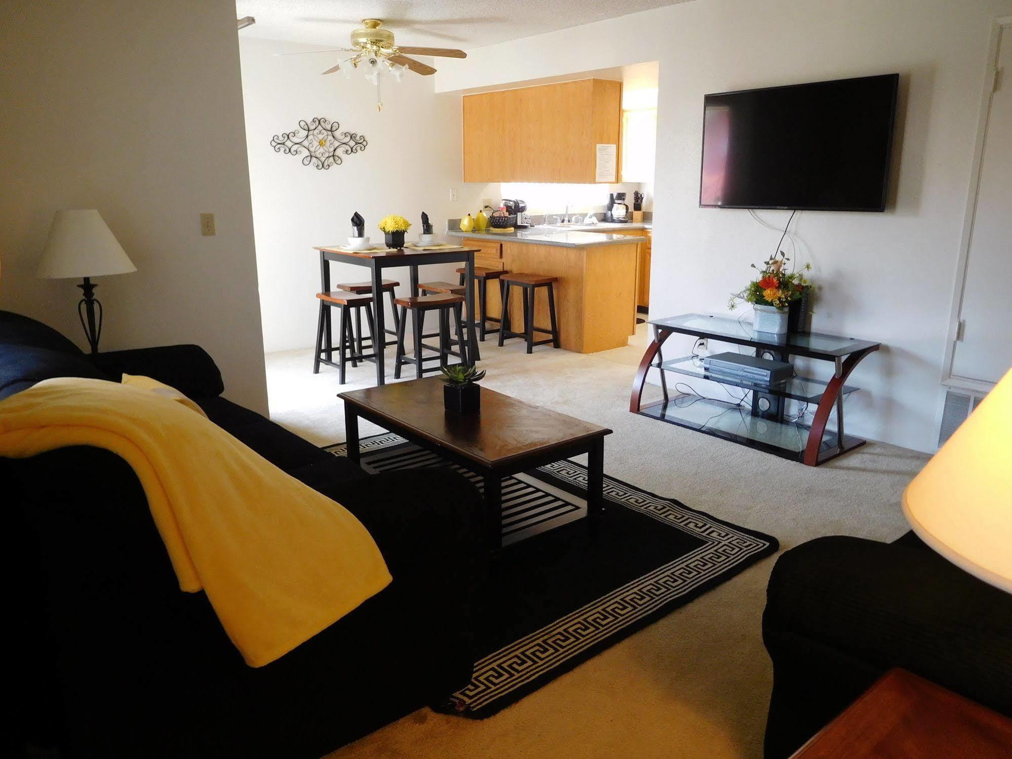 Whispering Meadows Apartments ベーカーズフィールド エクステリア 写真