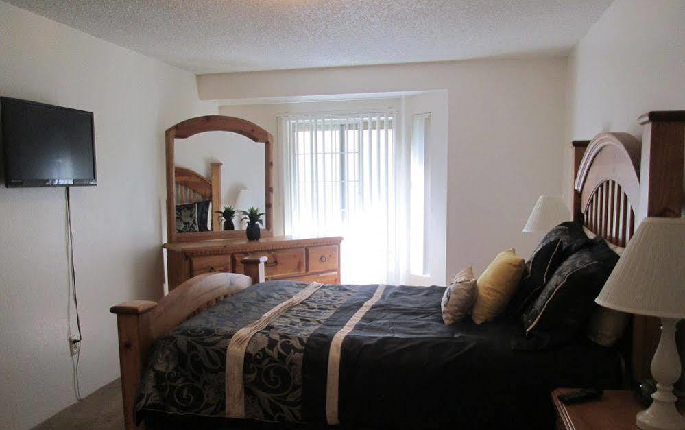 Whispering Meadows Apartments ベーカーズフィールド エクステリア 写真