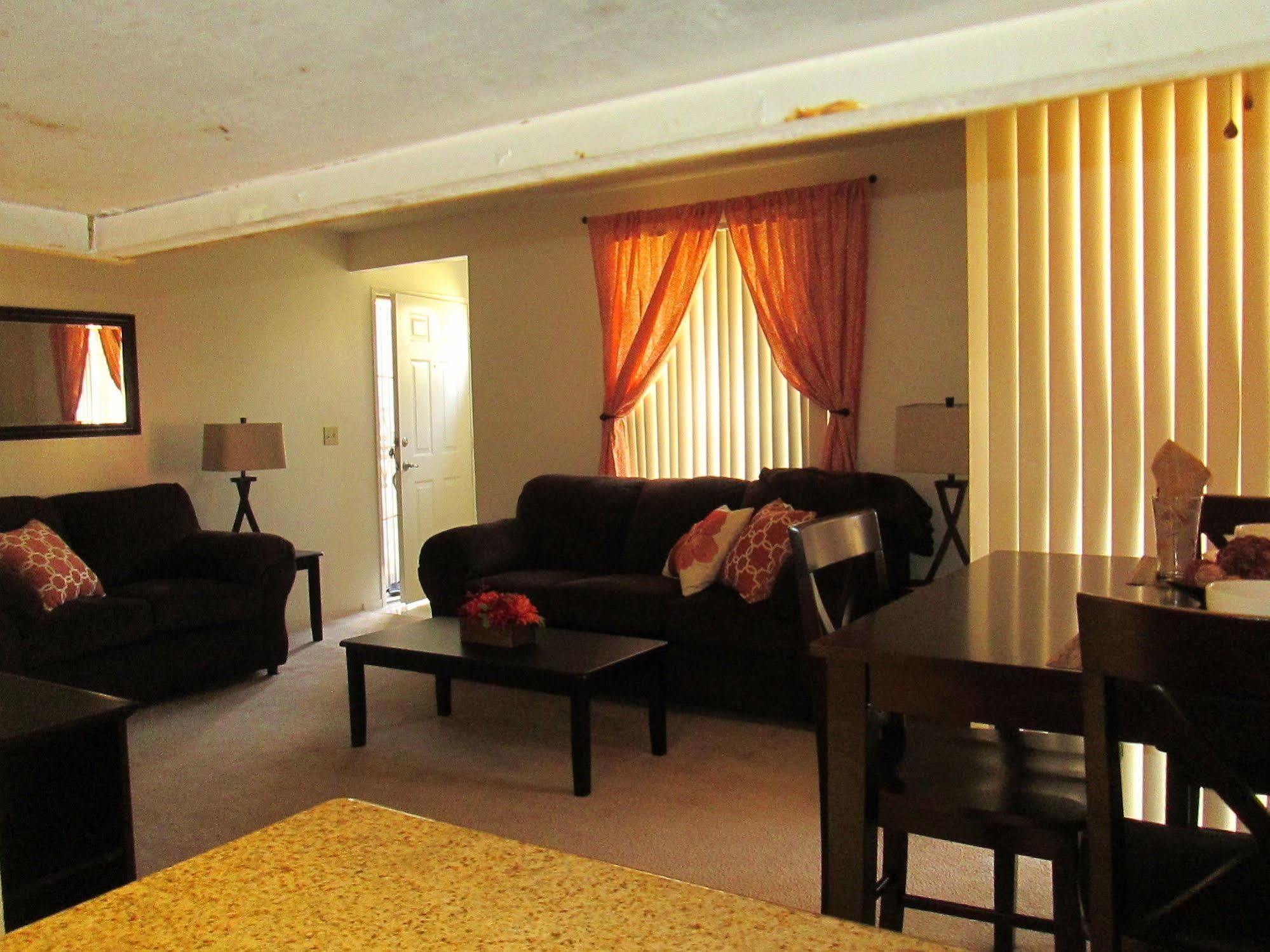Whispering Meadows Apartments ベーカーズフィールド エクステリア 写真
